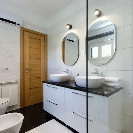 Luxury Beach With Free Parking Apartament Split