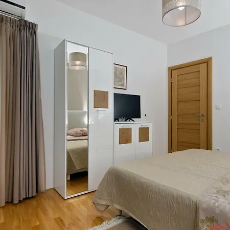 Luxury Beach With Free Parking Apartament *
