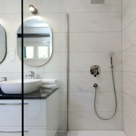 Luxury Beach With Free Parking Apartament Split