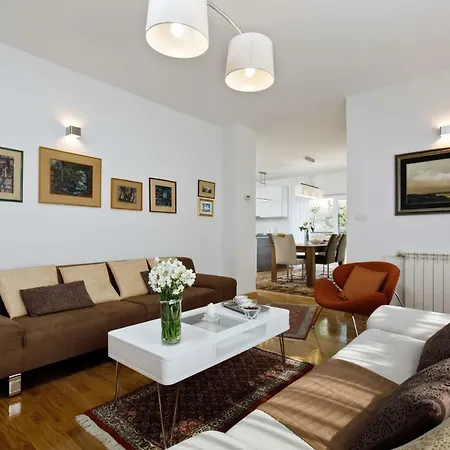 Luxury Beach With Free Parking Apartament