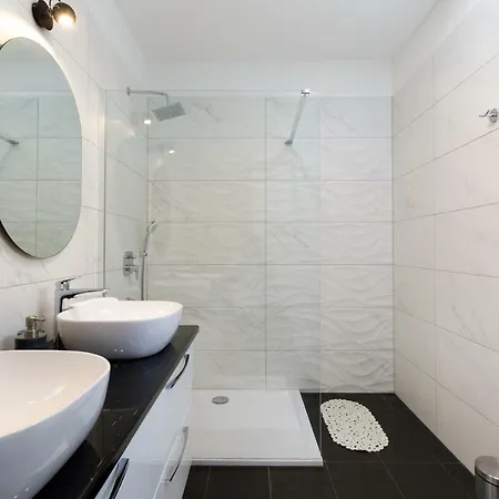 Luxury Beach With Free Parking Apartament